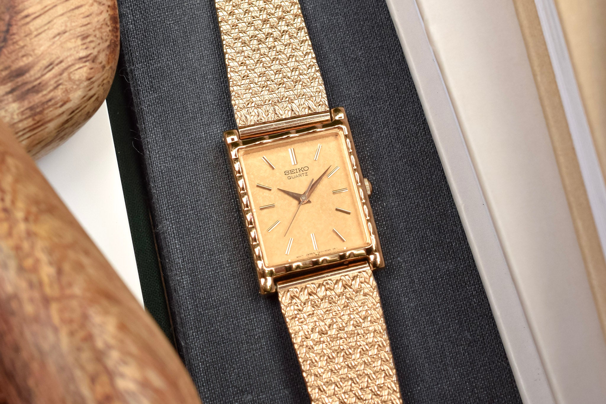 時計 seiko tank vintage Vintage Seiko Tank Rectangular Watch Silver Gold 20mm Unisex