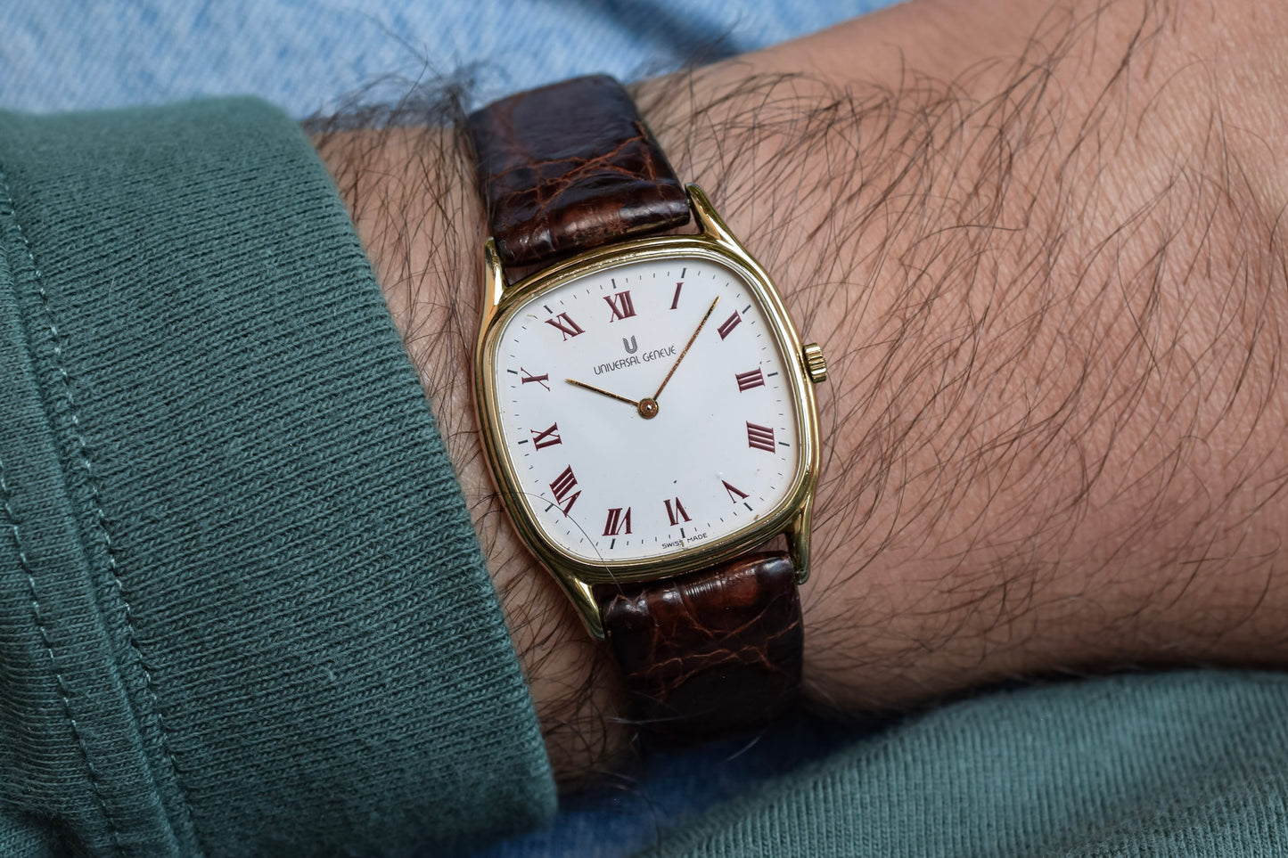 Vintage 10K Gold Plated Universal Geneve Burgundy Roman Dial
