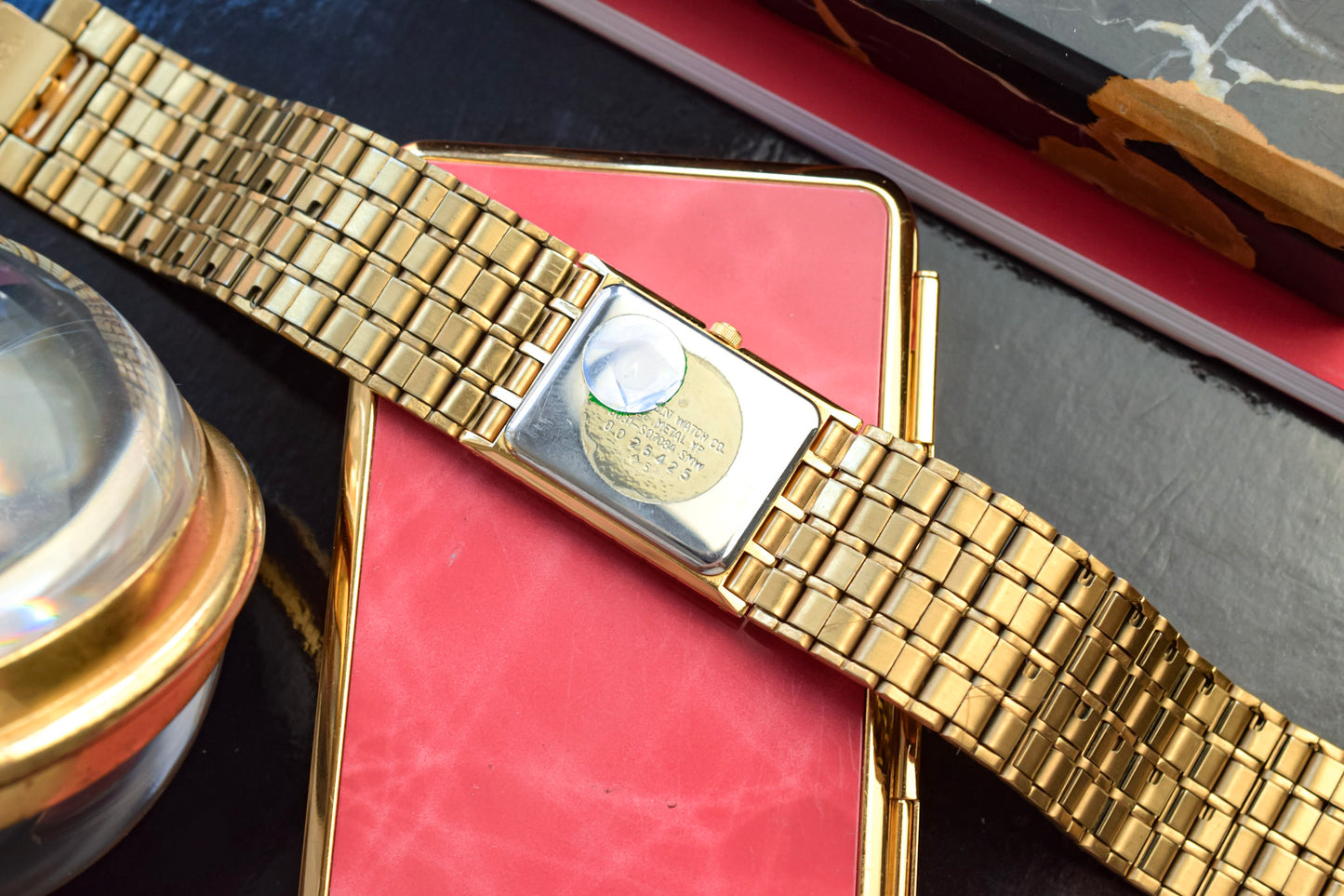 Neo-vintage Citizen CQ Gilt Dial