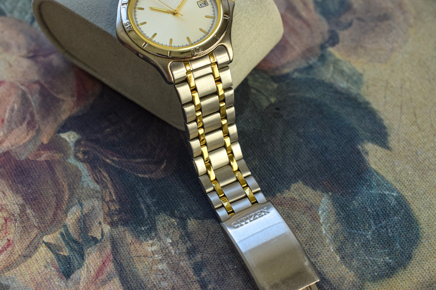 1989 Citizen Two Tone Champagne Dial Calendar