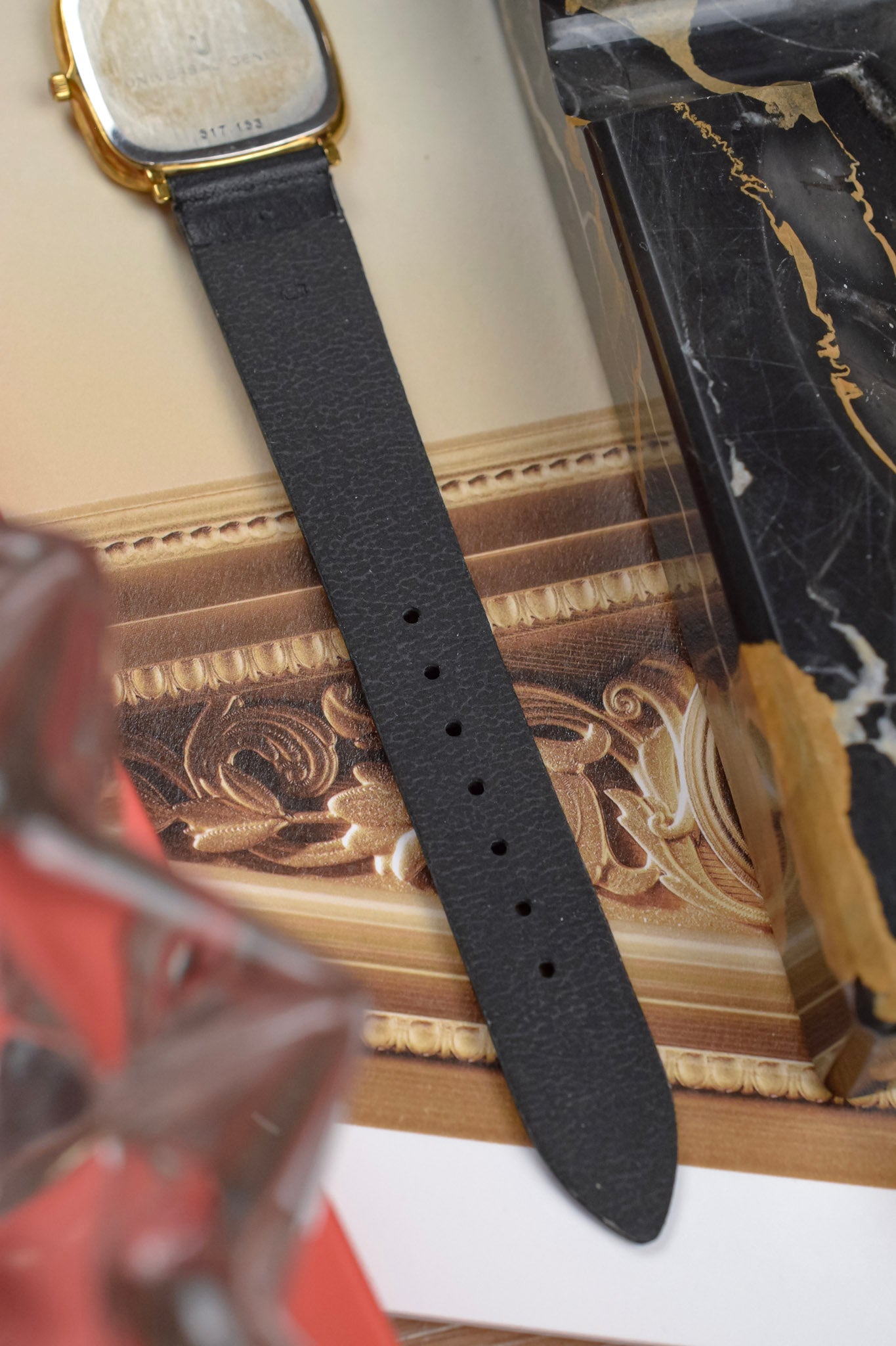 90s Universal Geneve Hobnail TV