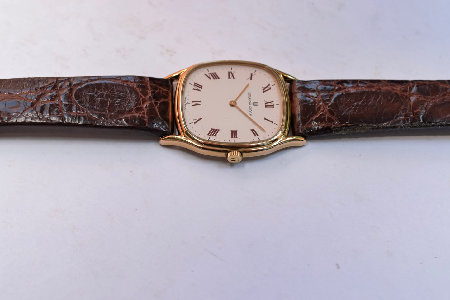 Vintage 10K Gold Plated Universal Geneve Burgundy Roman Dial