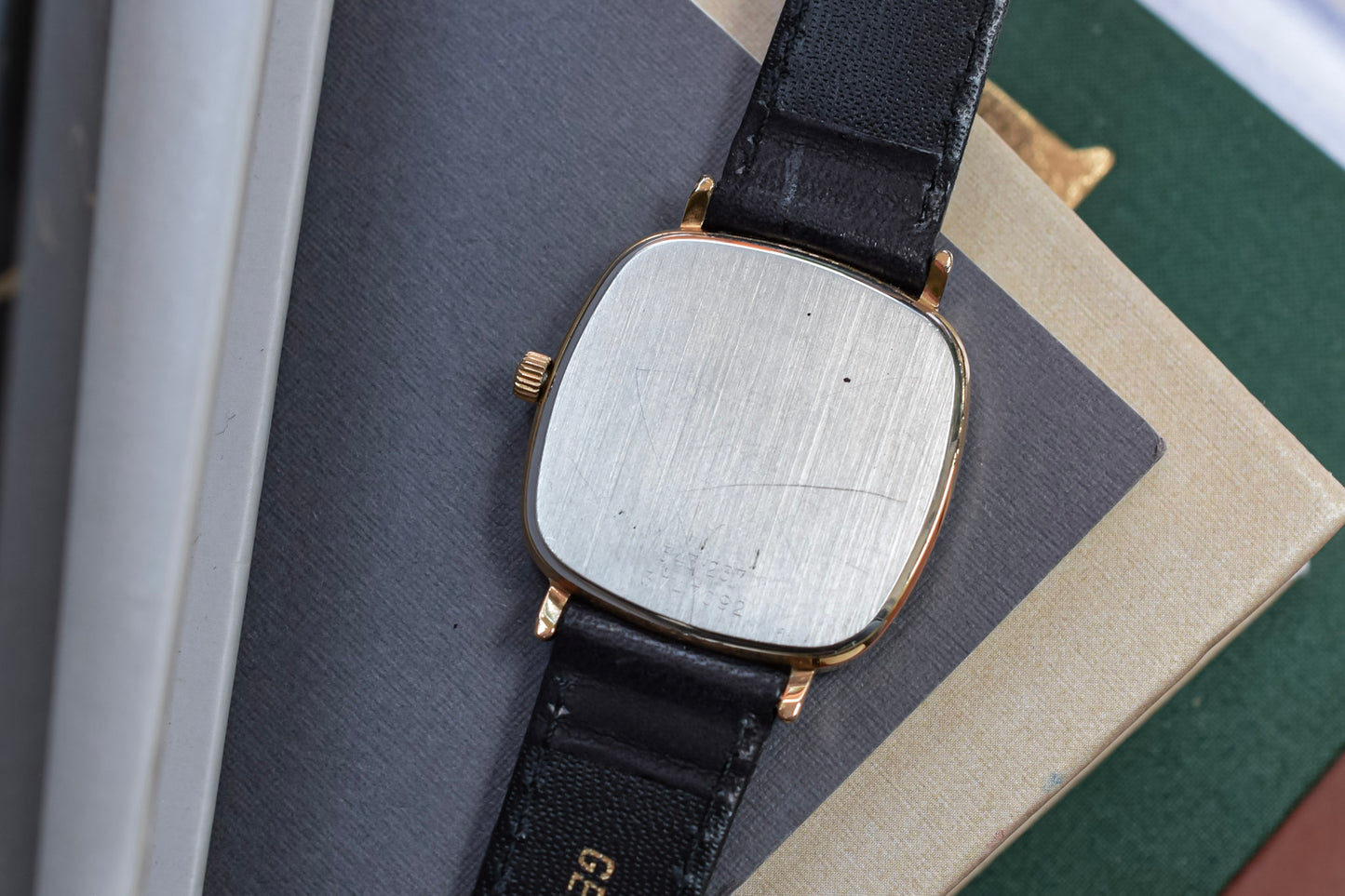 Vintage Universal Geneve Champagne TV