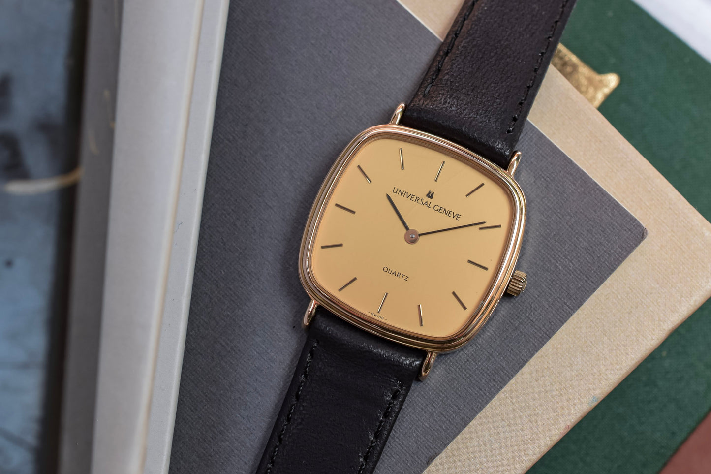 Vintage Universal Geneve Champagne TV