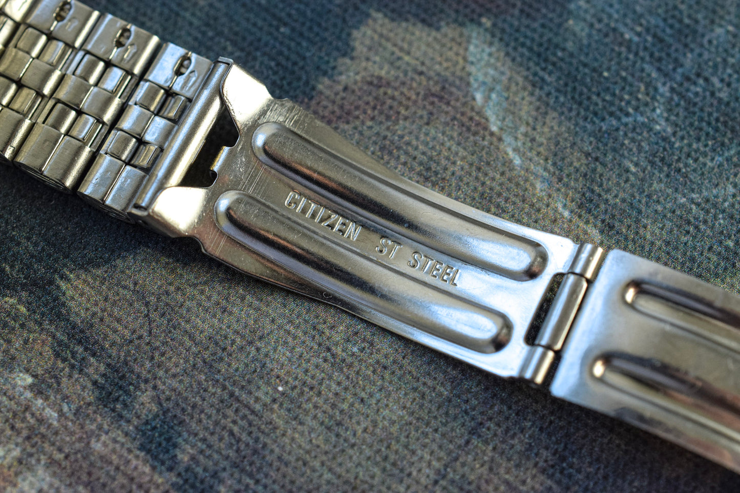 1985 Citizen CQ Two Tone Textured Gray Dial Day-Date