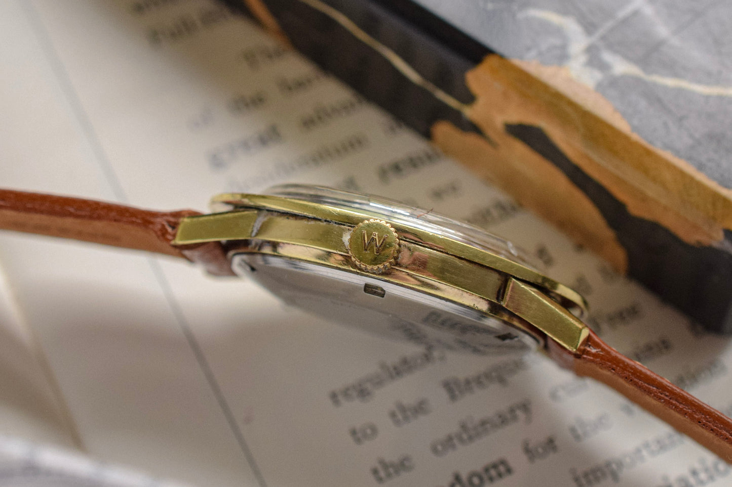 Vintage Waltham Automatic UFO Calendar - needs service