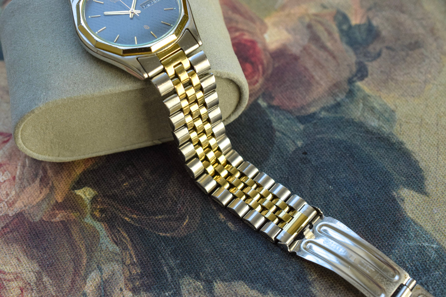 1985 Citizen CQ Two Tone Textured Gray Dial Day-Date
