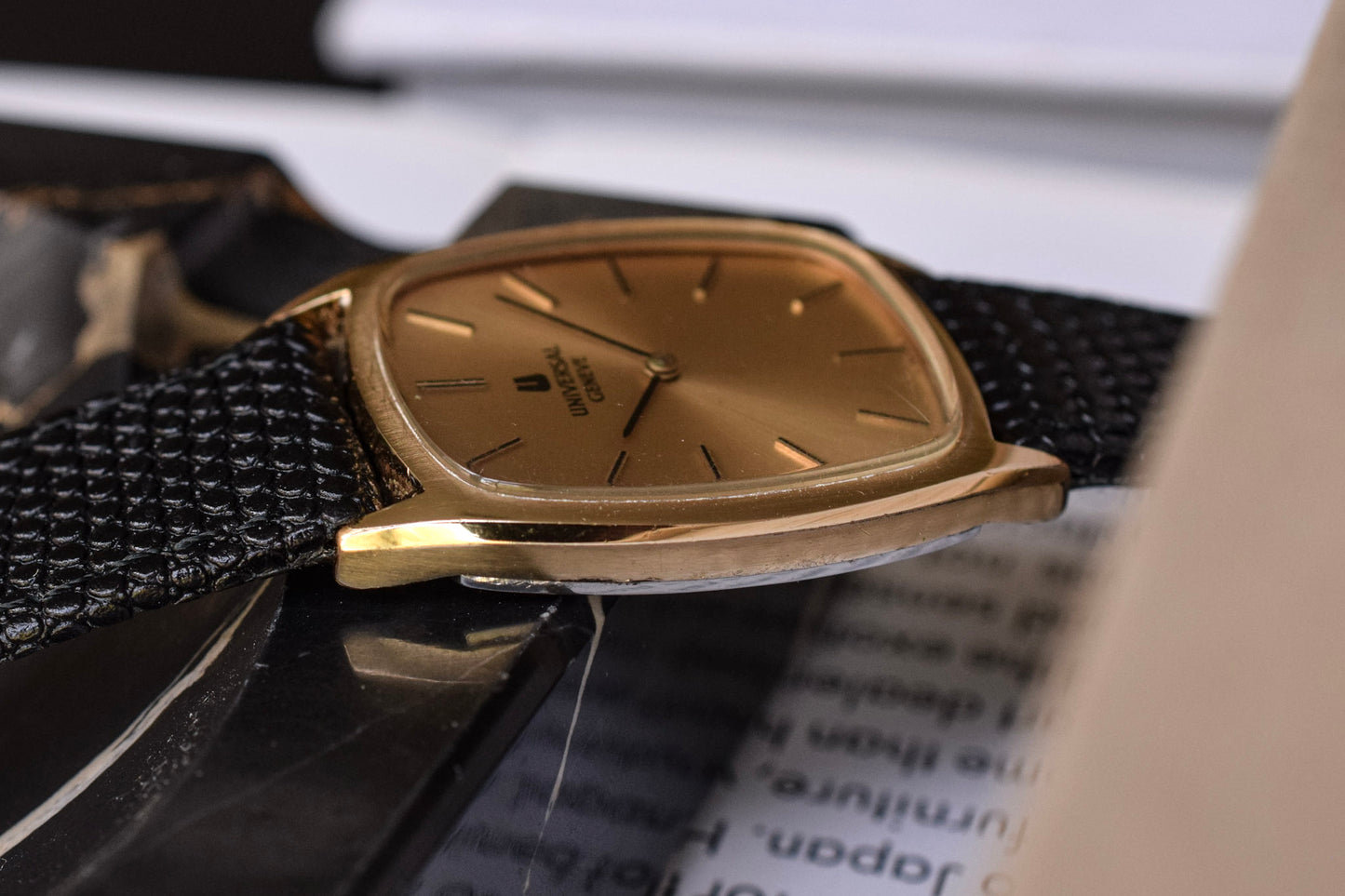 70s Mechanical Universal Geneve 16KT GP Ellipse