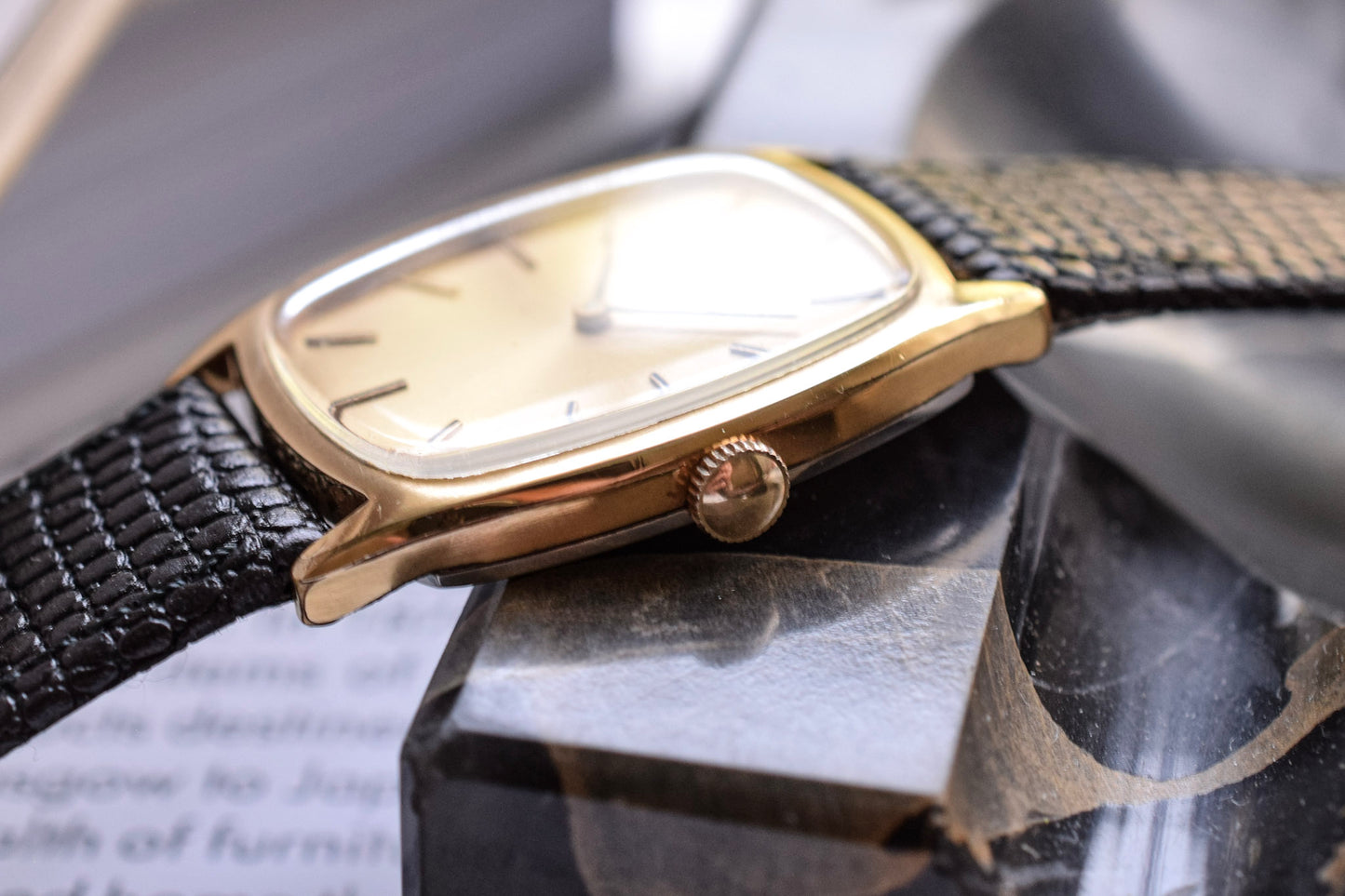 70s Mechanical Universal Geneve 16KT GP Ellipse