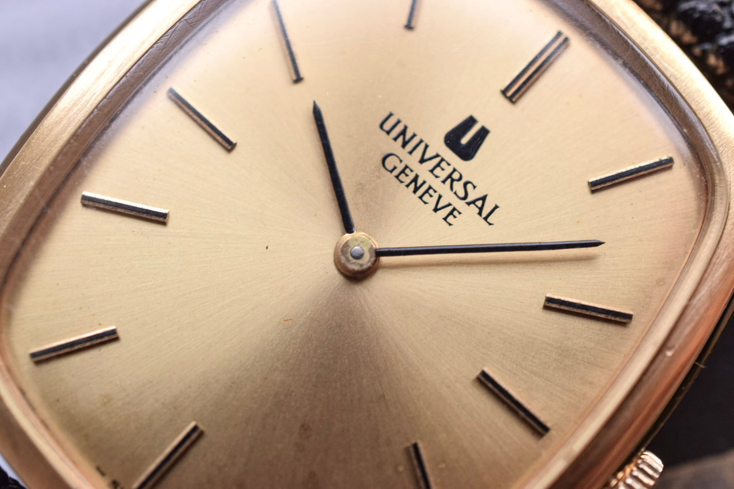 70s Mechanical Universal Geneve 16KT GP Ellipse