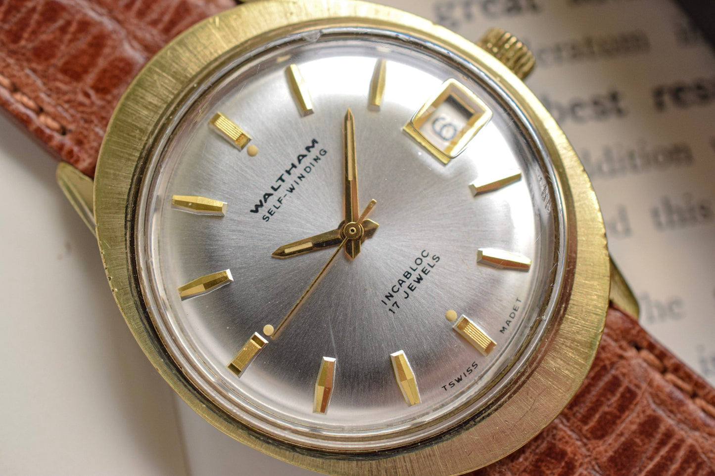 Vintage Waltham Automatic UFO Calendar - needs service