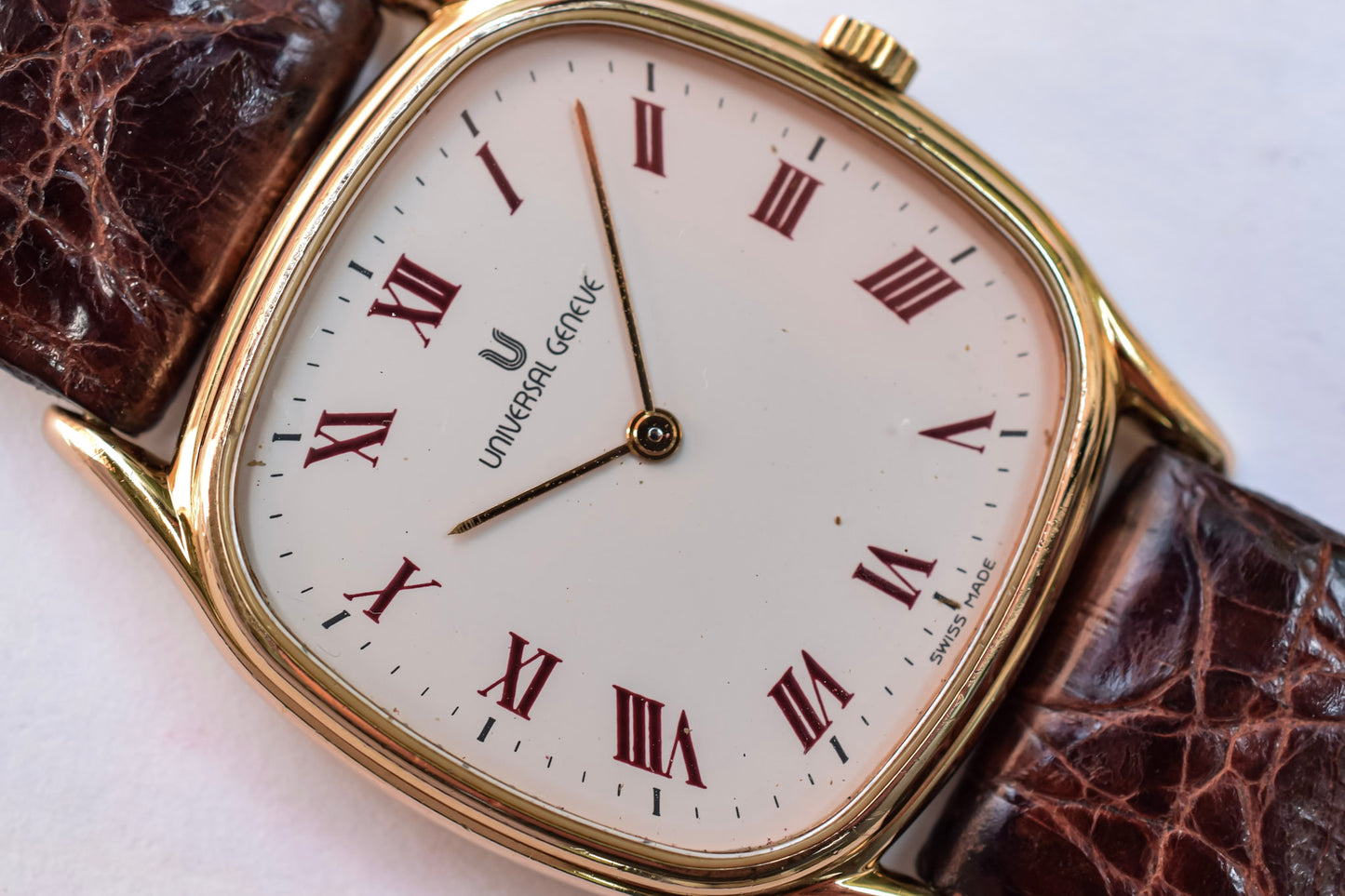 Vintage 10K Gold Plated Universal Geneve Burgundy Roman Dial