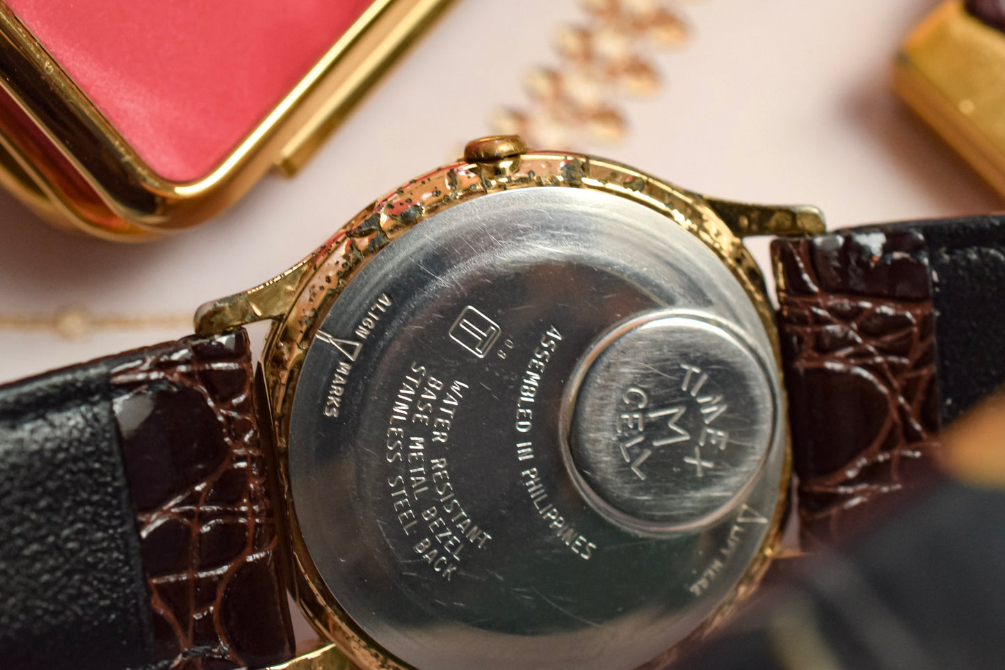 1985 Q Timex Quartz Arabic Calendar