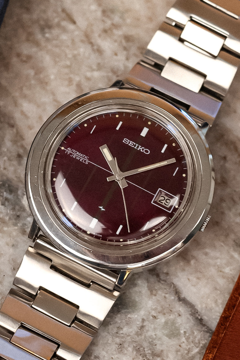 1974 Seiko Steel Retro Crimso Calendar