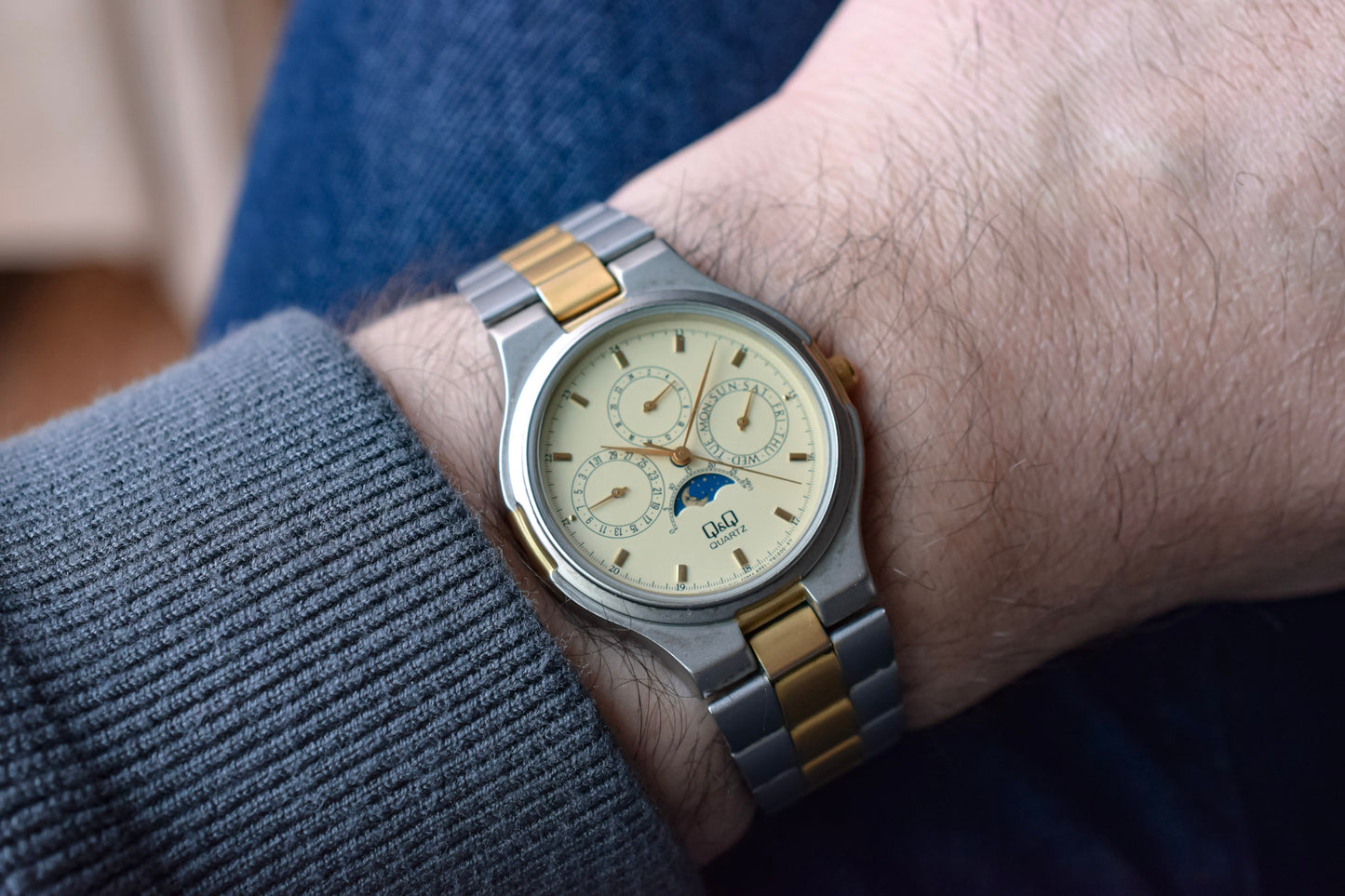 Neo-vintage Q&Q Day/Night Calendar