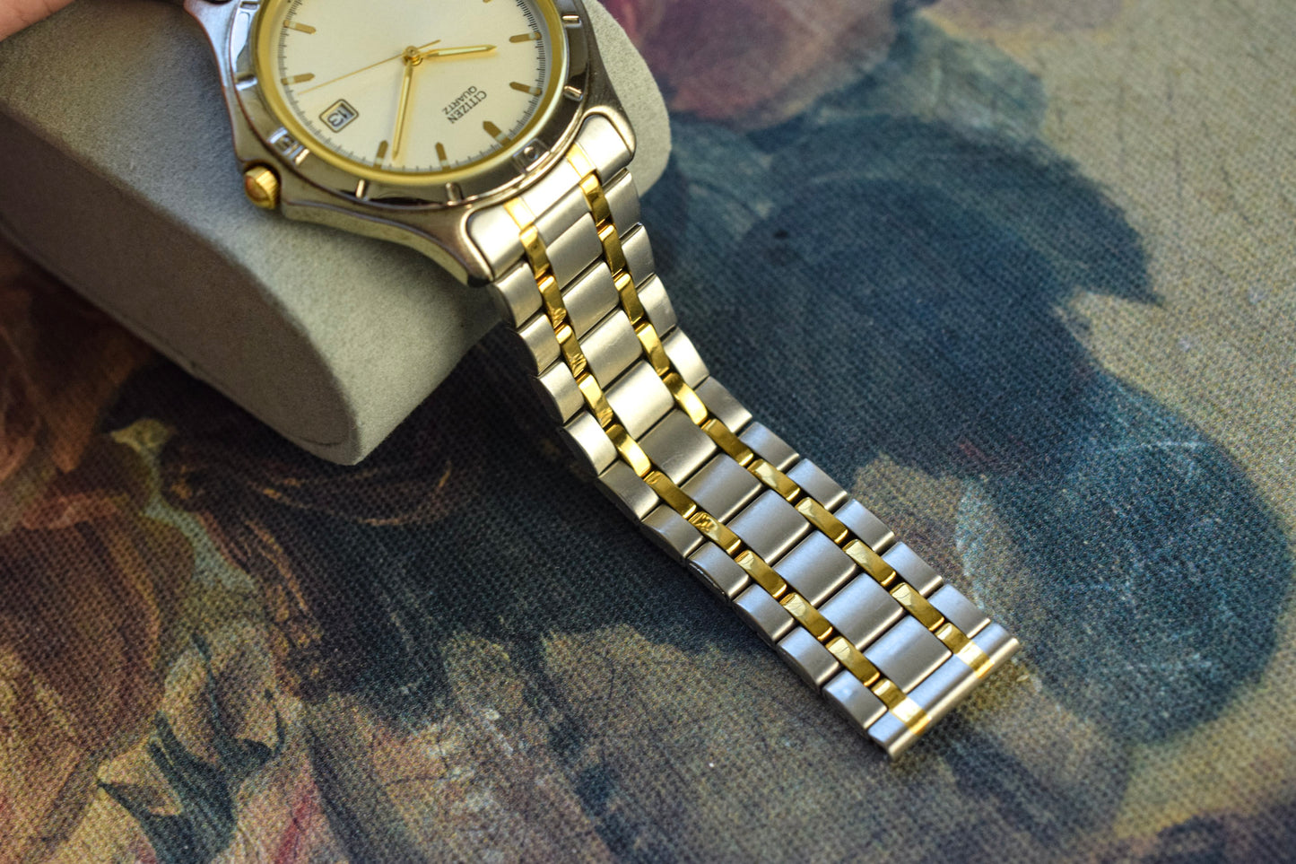 1989 Citizen Two Tone Champagne Dial Calendar