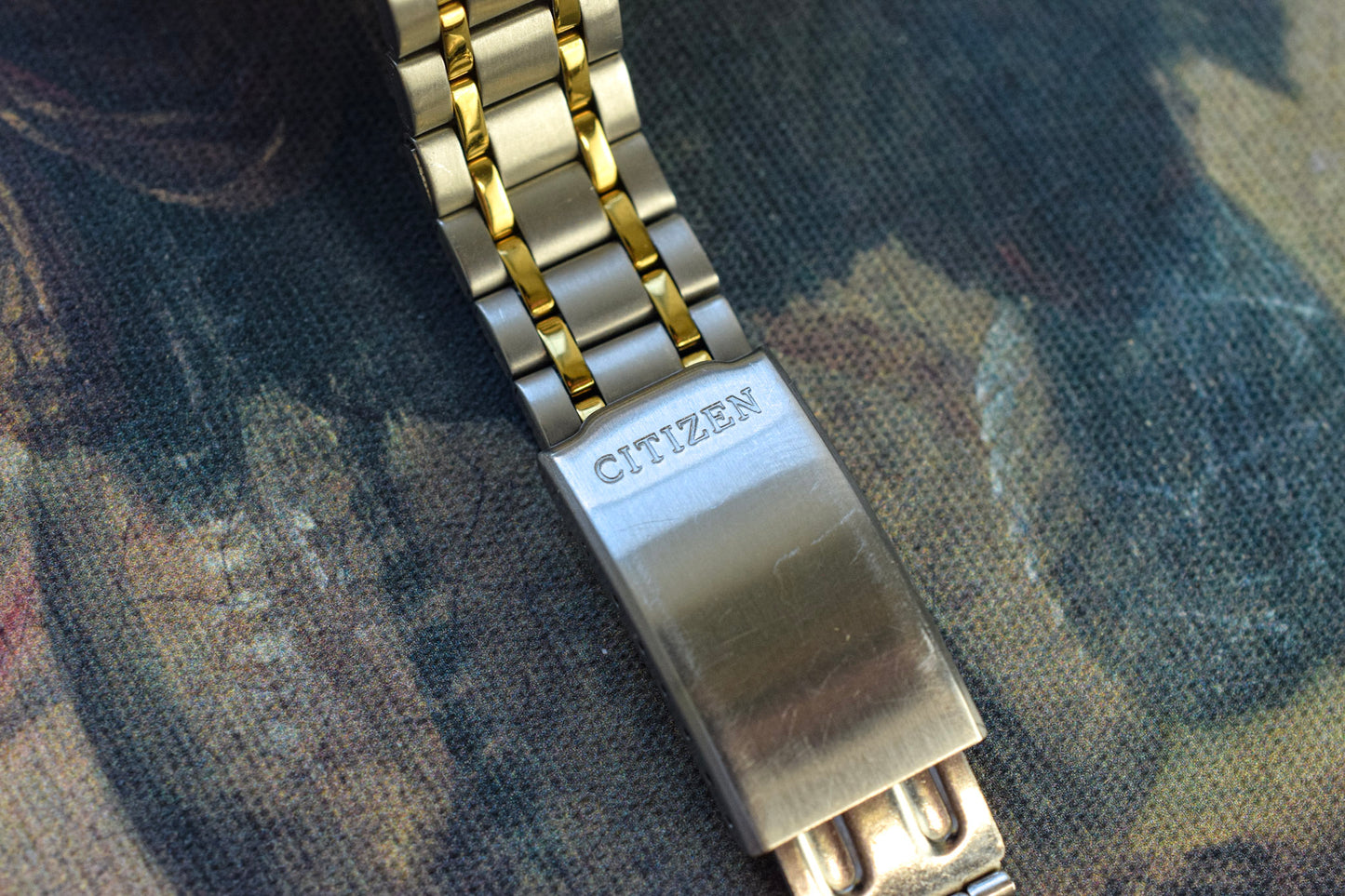 1989 Citizen Two Tone Champagne Dial Calendar