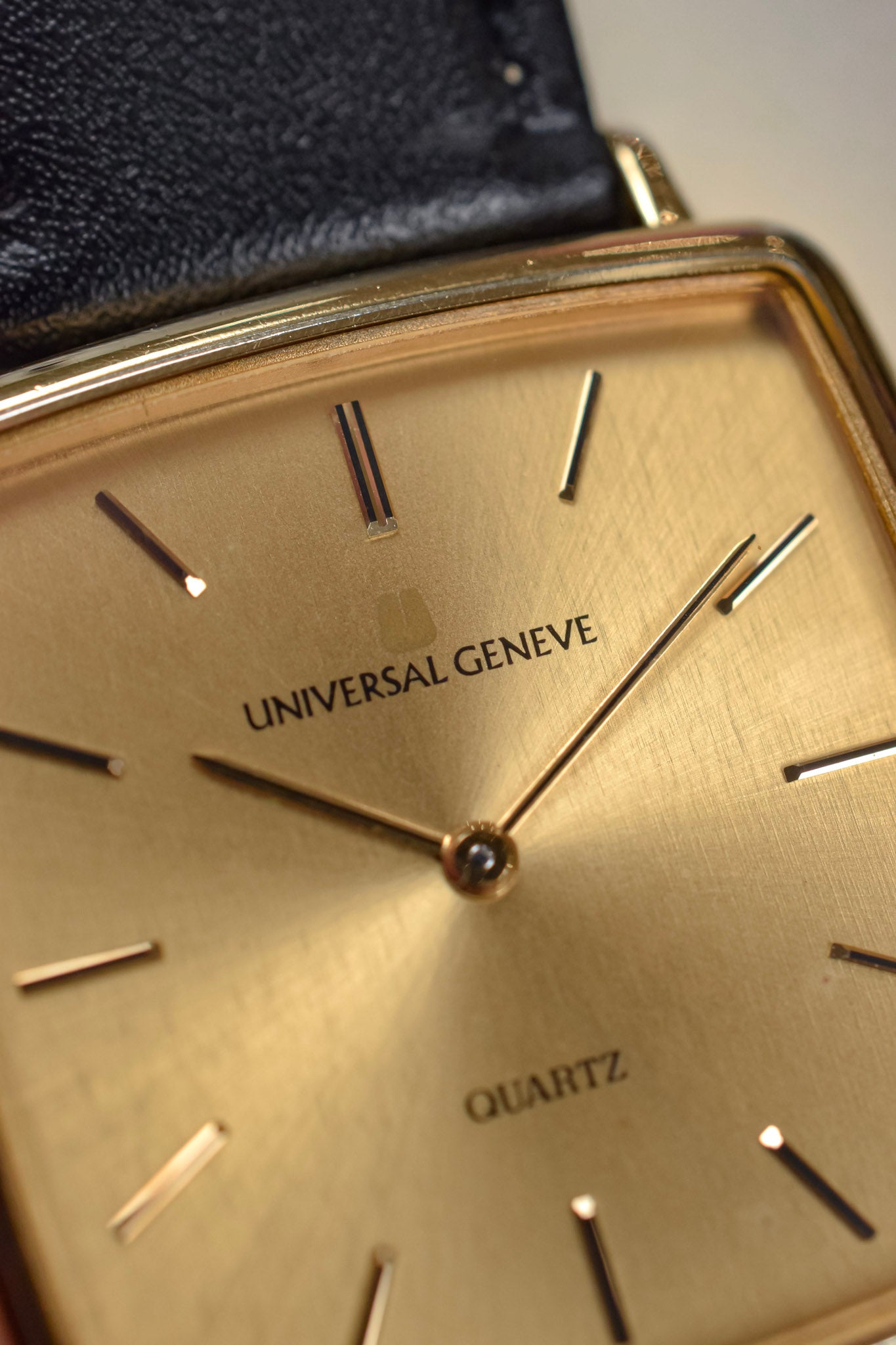 80s Universal Geneve Champagne TV