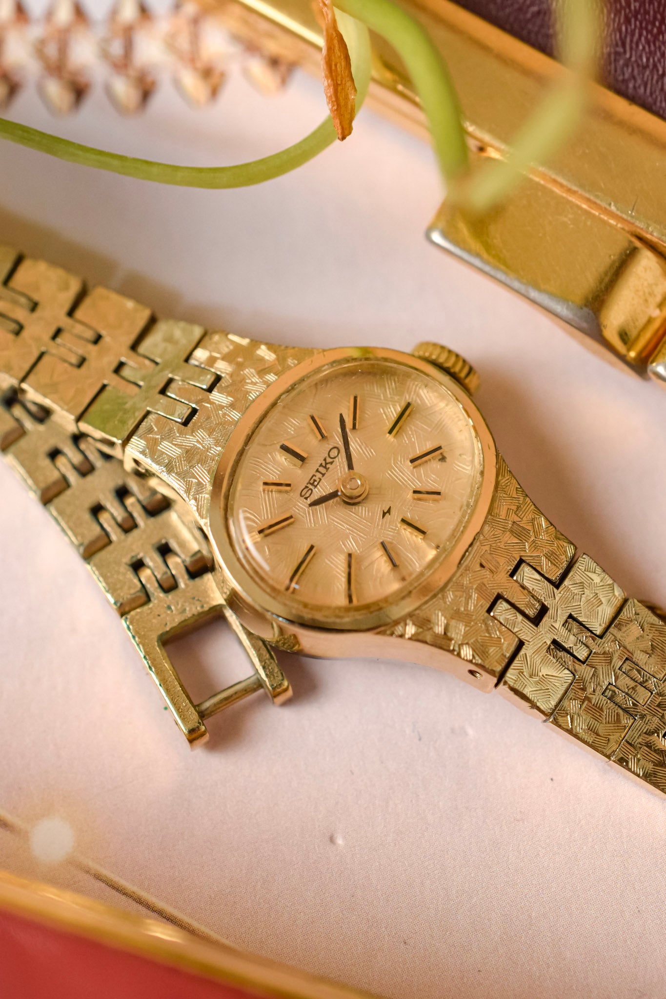 1978 Seiko Mechanical Mini Golden Snowflake Ellipse