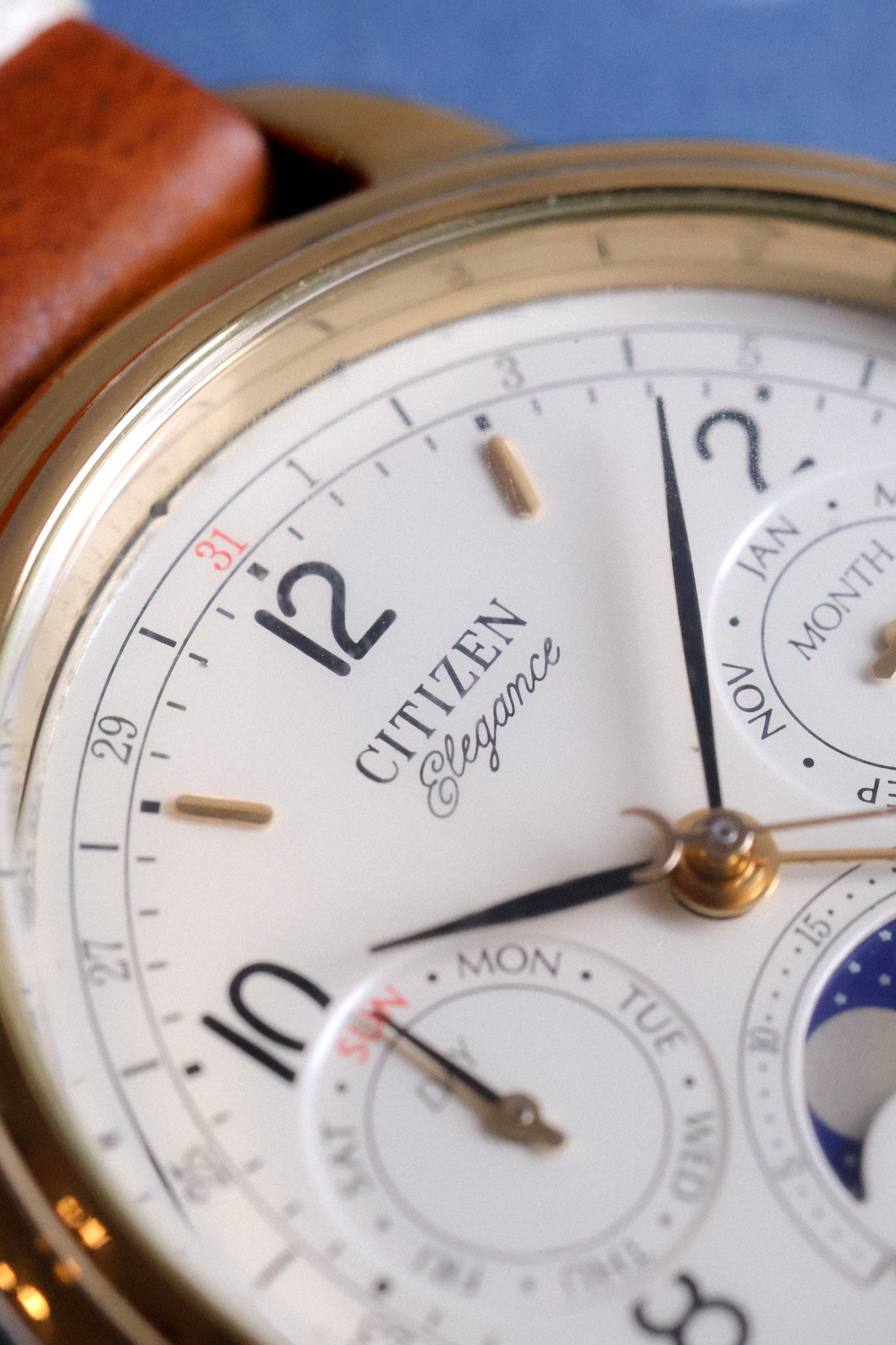 1990 Citizen Pointer Date Triple Calendar Moonphase