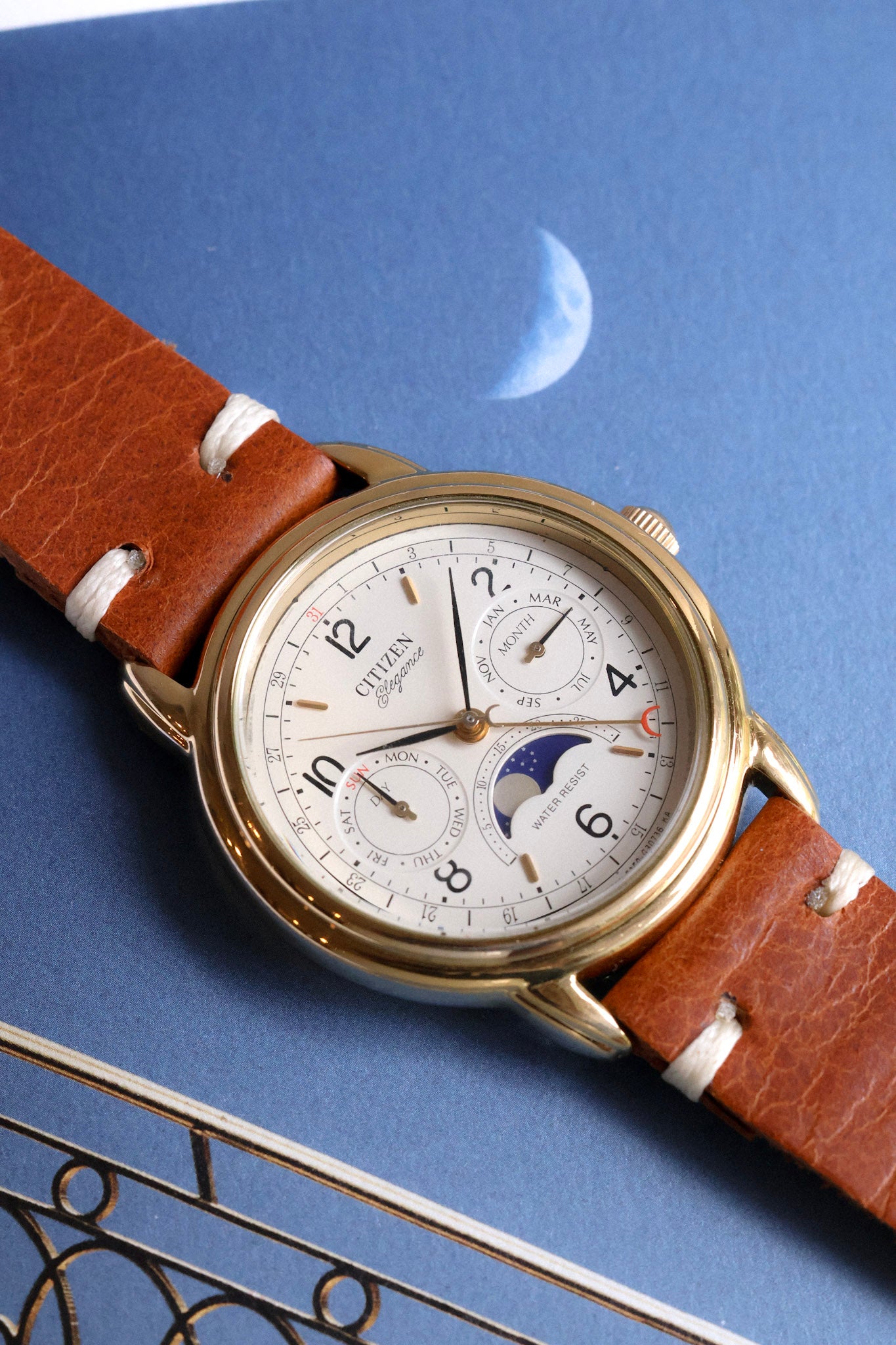 1990 Citizen Pointer Date Triple Calendar Moonphase