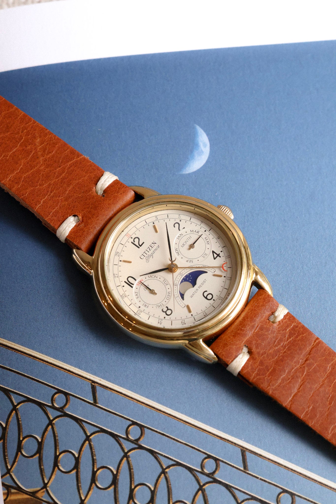 1990 Citizen Pointer Date Triple Calendar Moonphase