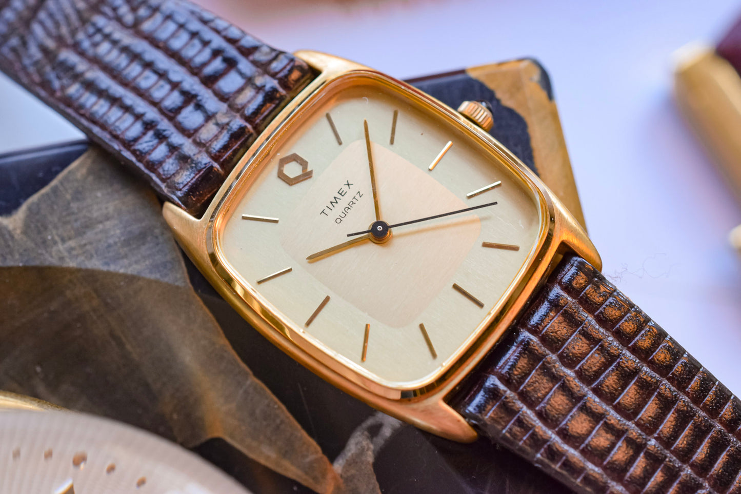 1985 Q Timex Quartz Champagne TV