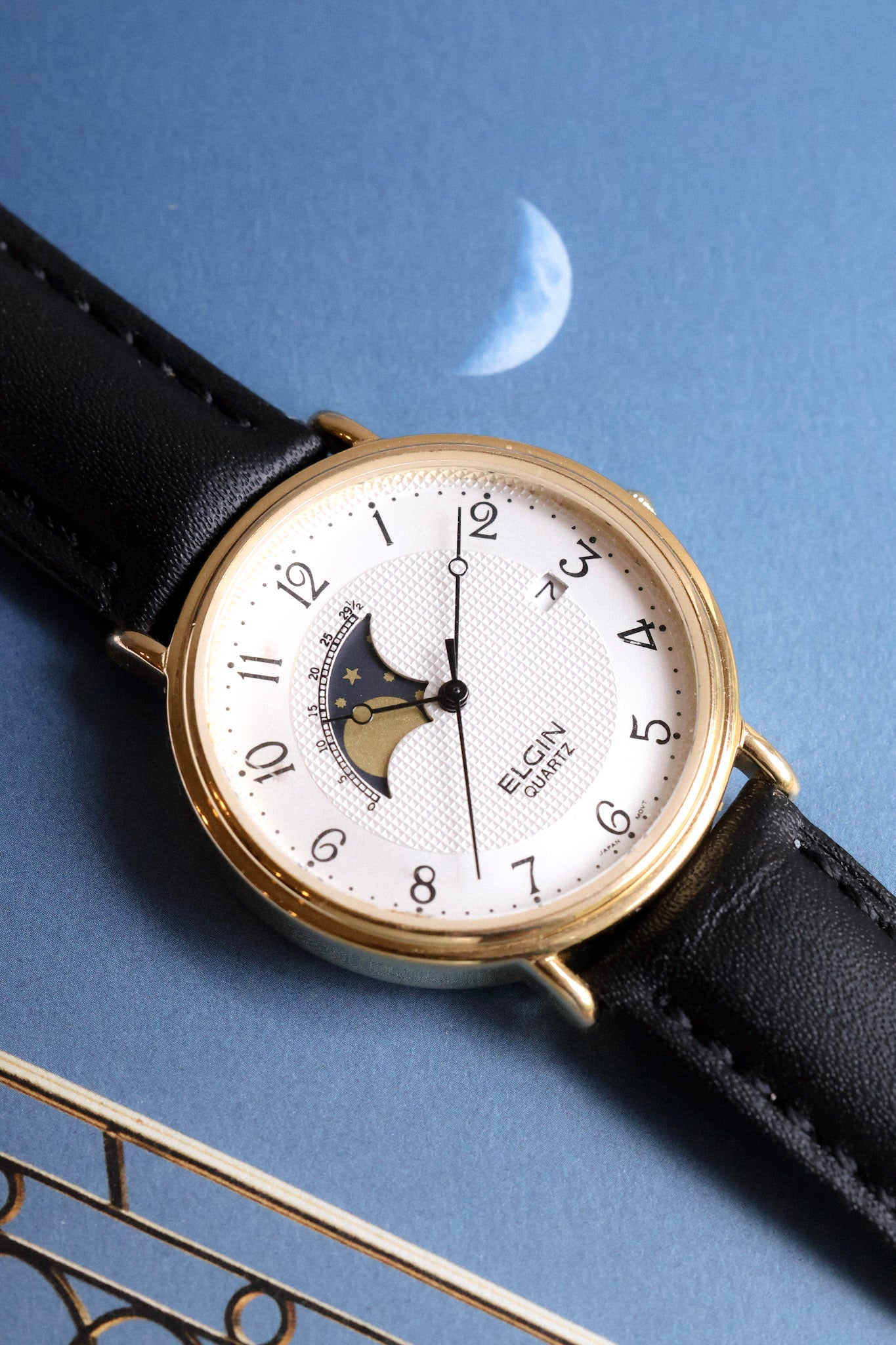 1990s Elgin Hobnail Moonphase Calendar