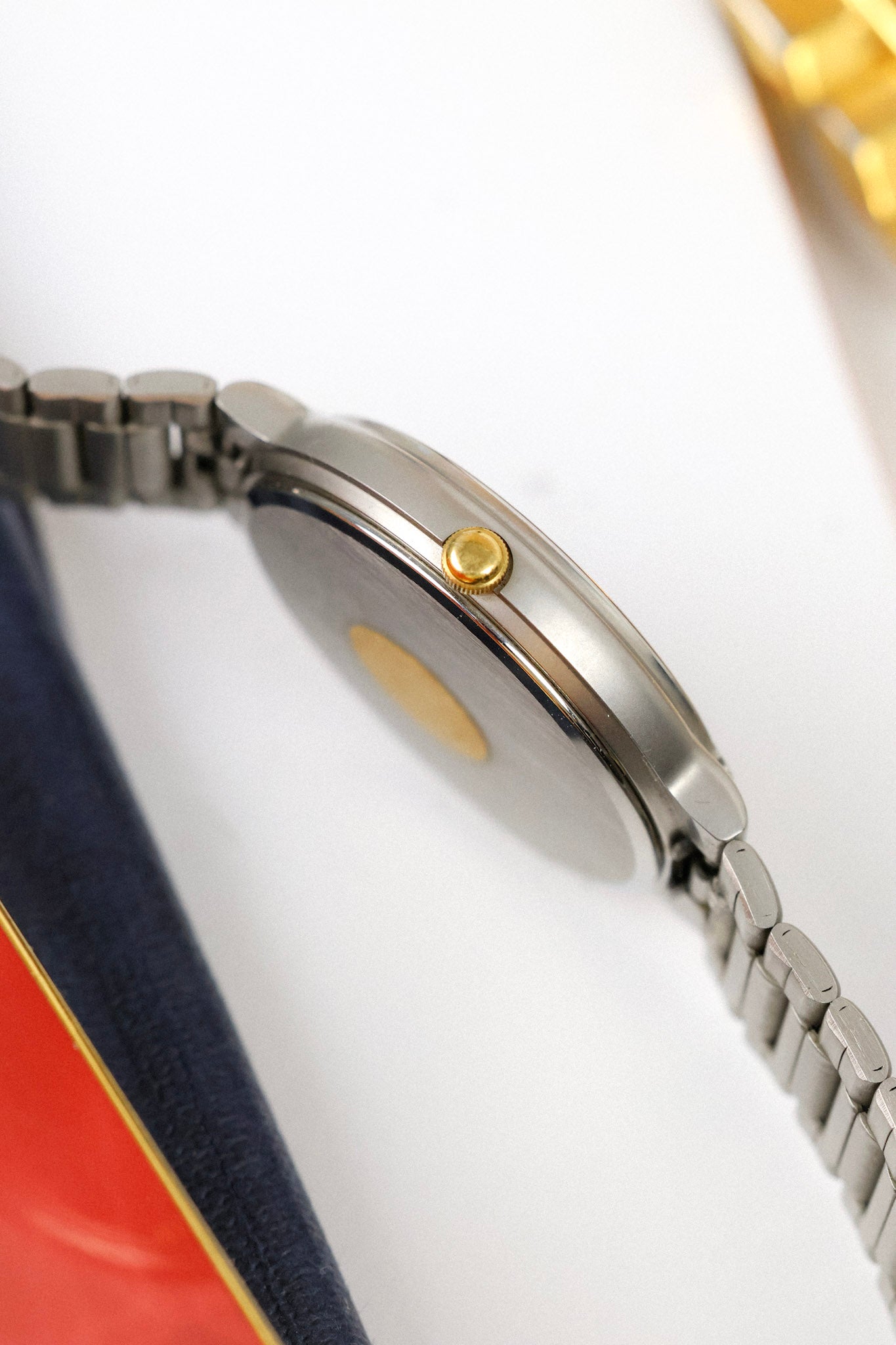 1997 Seiko SQ Graphite Script Font Day-Date