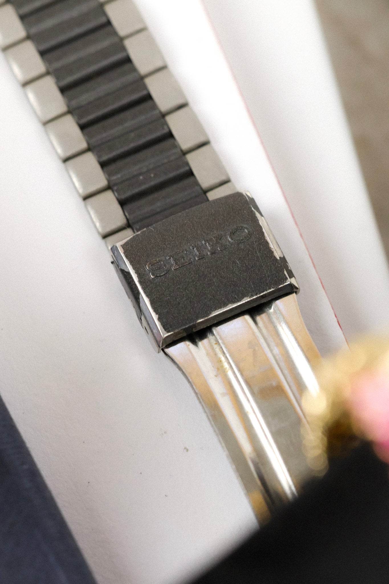 1997 Seiko SQ Graphite Script Font Day-Date