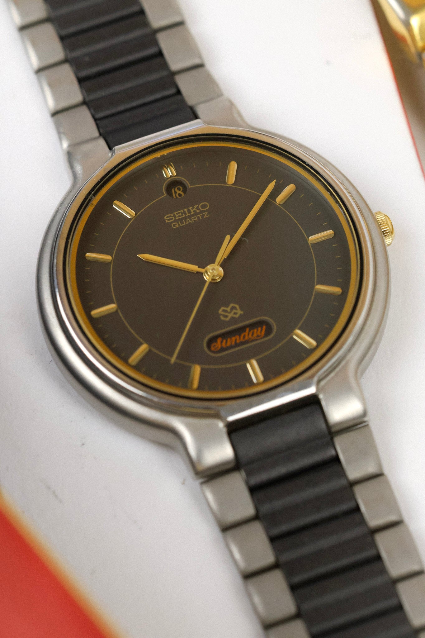 1997 Seiko SQ Graphite Script Font Day-Date