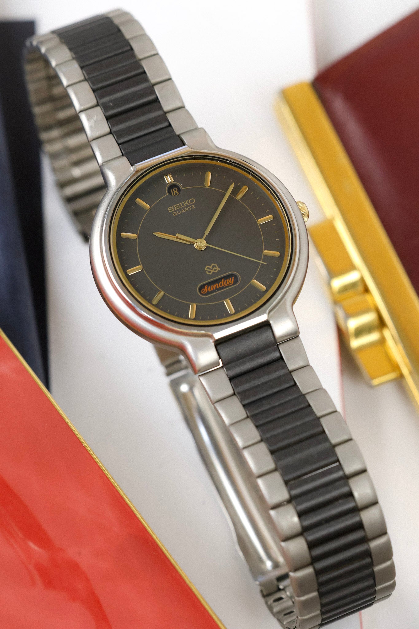 1997 Seiko SQ Graphite Script Font Day-Date