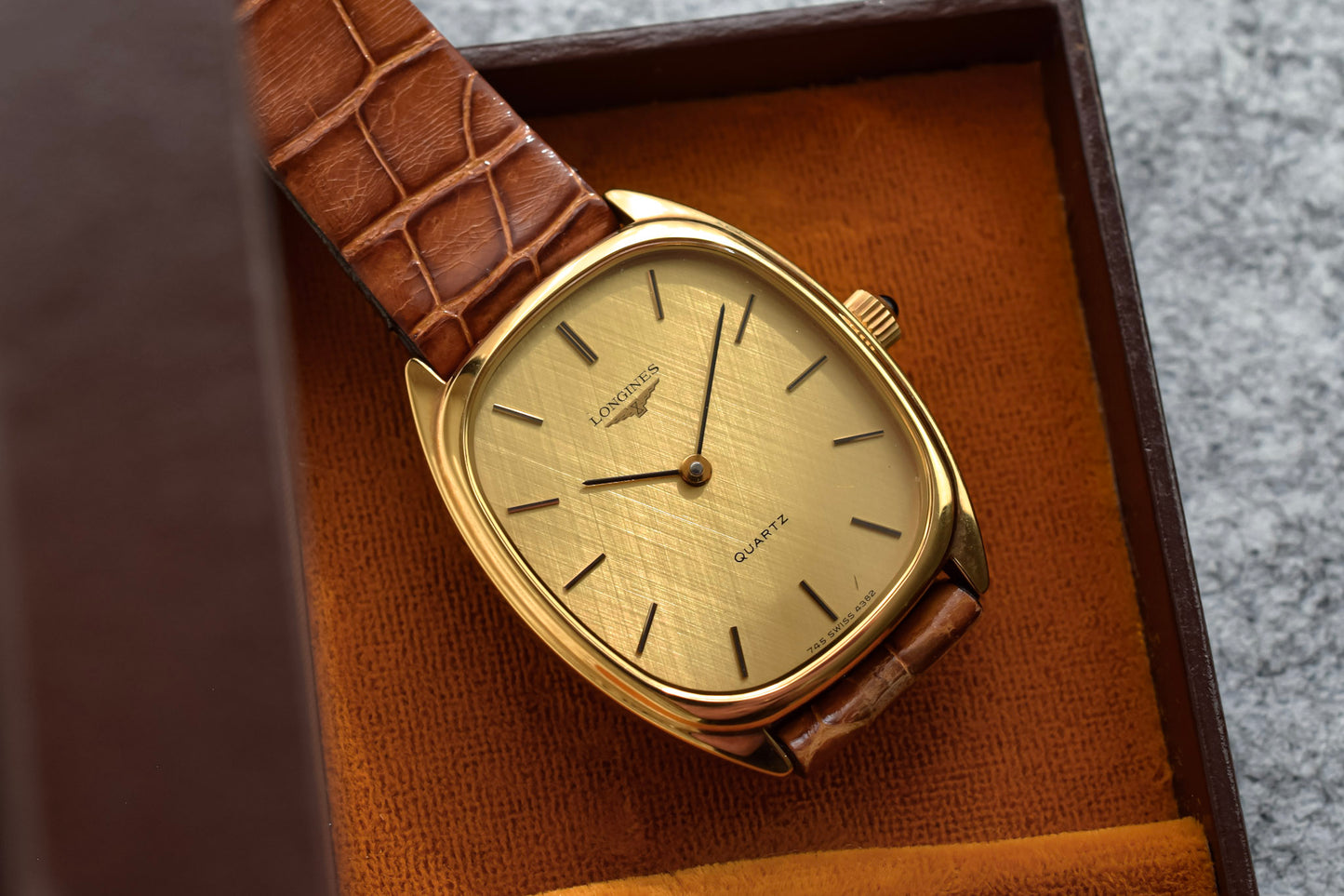 Vintage Longines Quartz Crosshatch Dial Ellipse