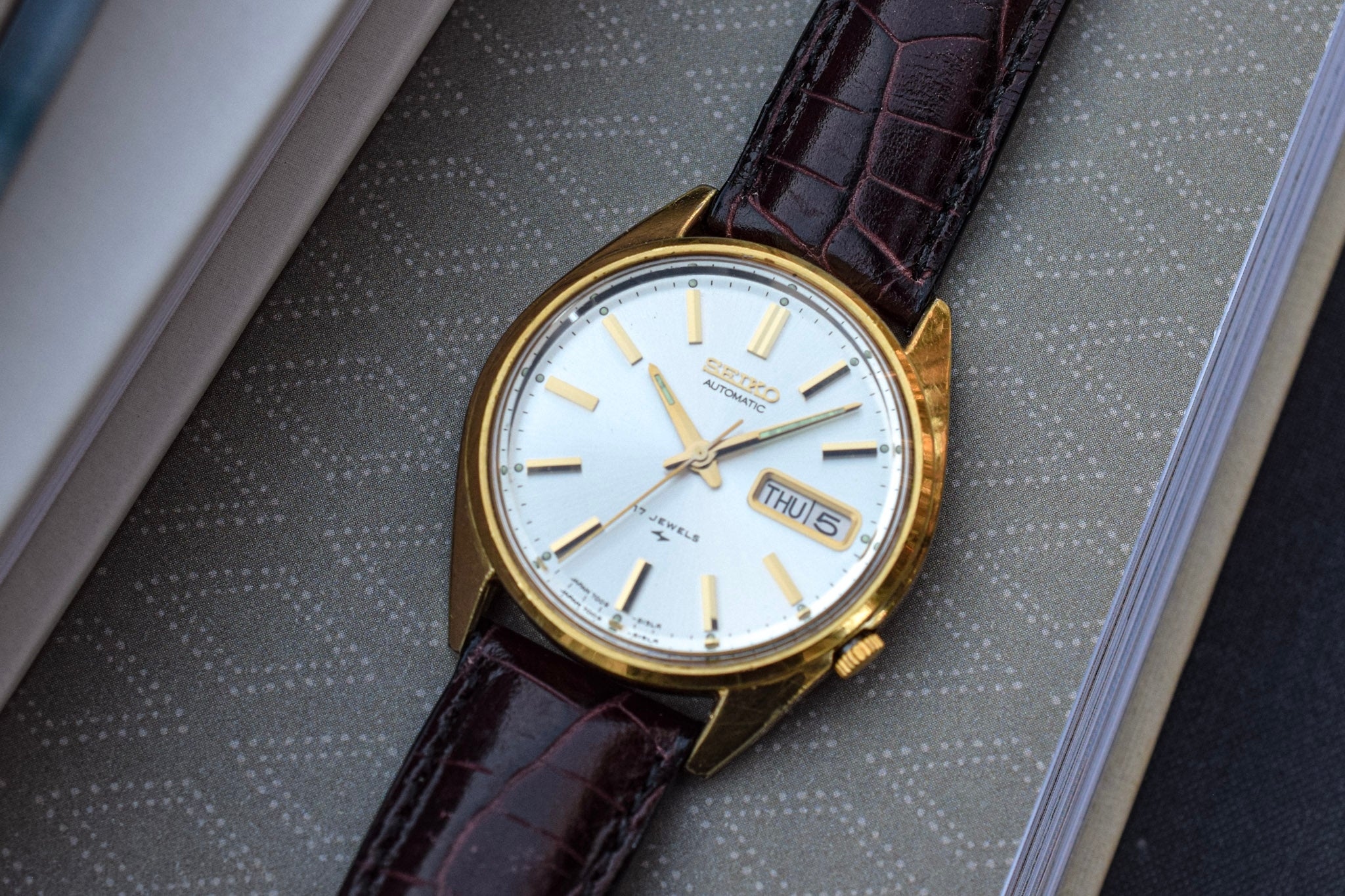 Seiko day clearance date automatic gold